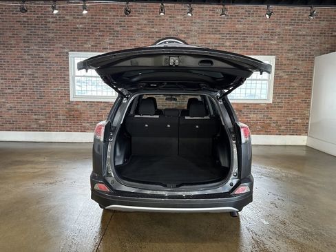 Used 2016 Toyota RAV4 XLE image 40