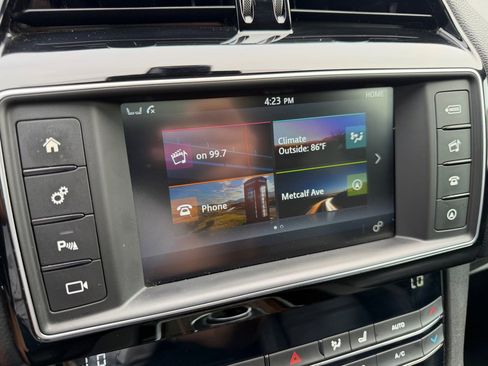Used 2017 Jaguar F-PACE Prestige AWD/4WD image 19