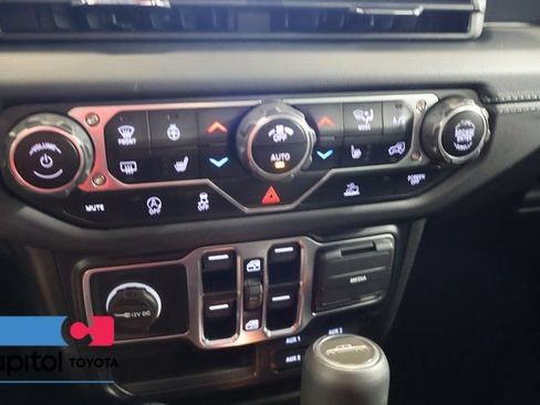 Used 2024 Jeep Gladiator Sport w/ Premium Package AWD/4WD image 19