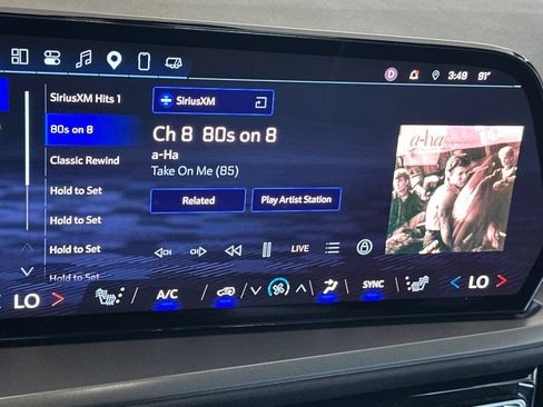 Used 2025 Chevrolet Traverse LT FWD image 19