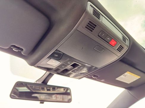 Used 2016 Volkswagen Golf 4-Door image 45