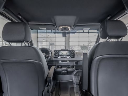 Used 2025 Mercedes-Benz Sprinter 2500 image 27