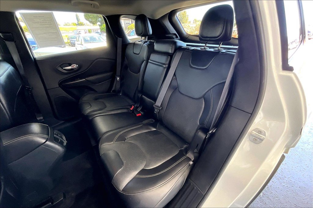 Used 2015 Jeep Cherokee Limited w/ Luxury Group AWD/4WD image 22