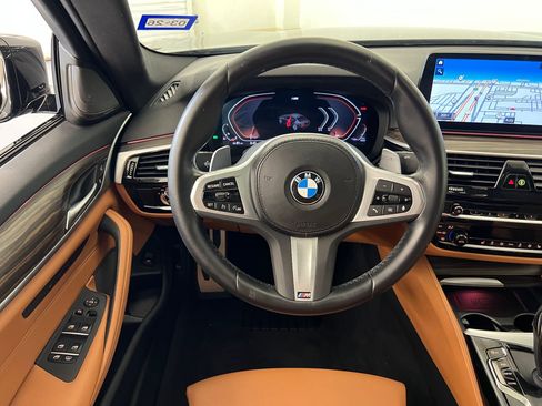 Used 2023 BMW 540i w/ Executive Package image 25