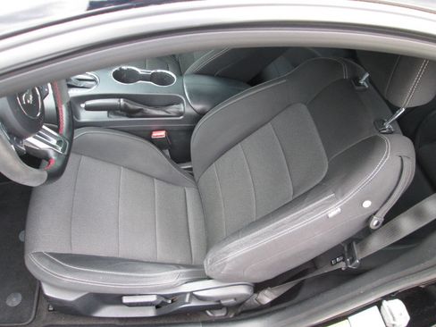 Used 2017 Ford Mustang Coupe RWD image 18
