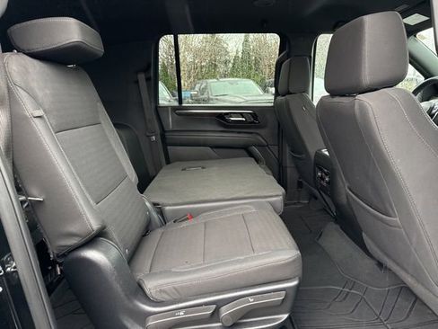 Used 2025 Chevrolet Suburban LS image 12