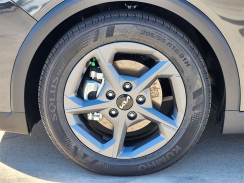 New 2025 Kia K4 LXS image 8