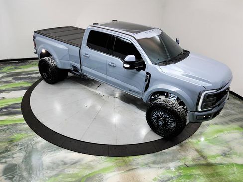 Used 2024 Ford F450 Platinum w/ FX4 Off-Road Package image 34