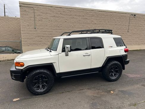 Used 2014 Toyota FJ Cruiser 4WD w/ Upgrade Package image 8