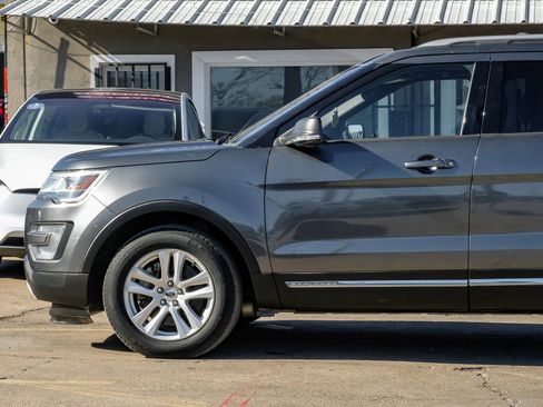 Used 2019 Ford Explorer XLT w/ Equipment Group 201A image 16