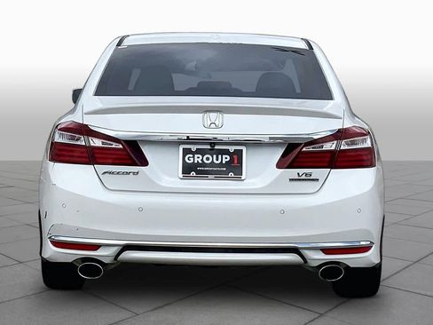 Used 2016 Honda Accord Touring image 5