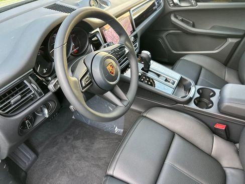 New 2026 Porsche Macan image 4