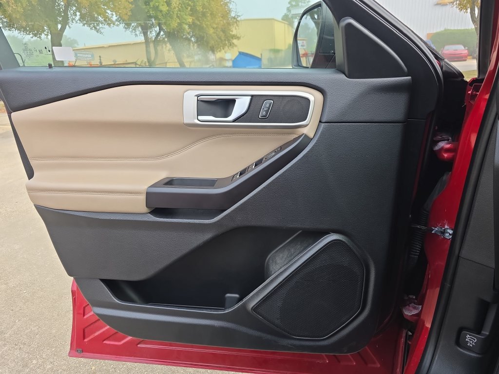 Used 2020 Ford Explorer XLT w/ Equipment Group 202A RWD image 33