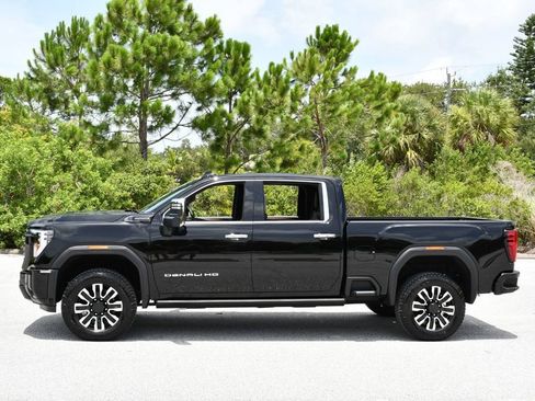 Used 2026 GMC Sierra 2500 Denali Ultimate w/ Max Trailering Package AWD/4WD image 3