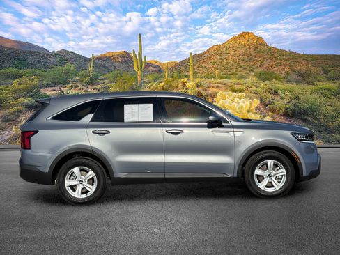 Certified 2023 Kia Sorento LX FWD image 3