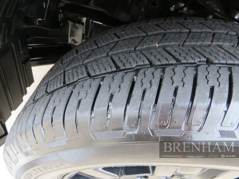 Used 2023 Nissan Titan SV w/ SV Convenience Package image 11