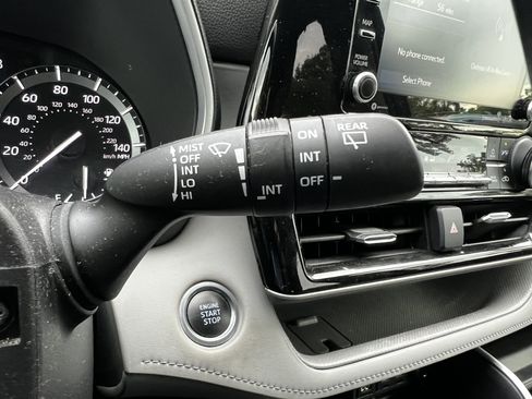 Used 2021 Toyota Highlander XLE AWD/4WD image 20