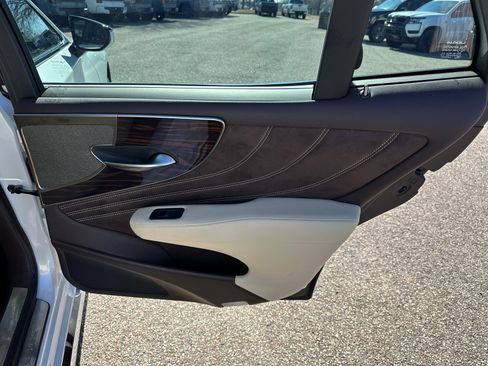 Used 2018 Lexus LS 500h image 16