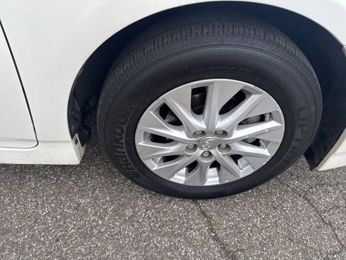 Used 2012 Toyota Prius Prime Plug-In Hybrid image 23