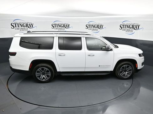 Used 2024 Jeep Wagoneer L Series II w/ Flexible Seating Group AWD/4WD image 25