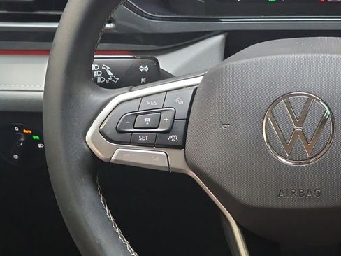 Used 2022 Volkswagen Taos SEL image 17