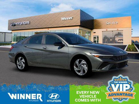 New 2025 Hyundai Elantra SEL image 11