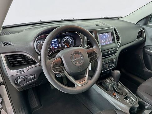 Used 2020 Jeep Cherokee Latitude FWD image 10