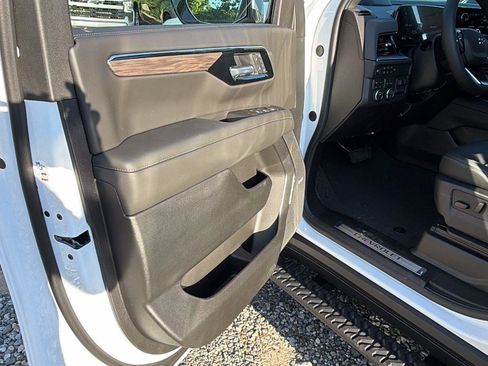 New 2026 Chevrolet Tahoe Z71 w/ Comfort Package AWD/4WD image 13