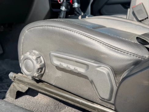 Used 2020 Jeep Gladiator Overland AWD/4WD image 7