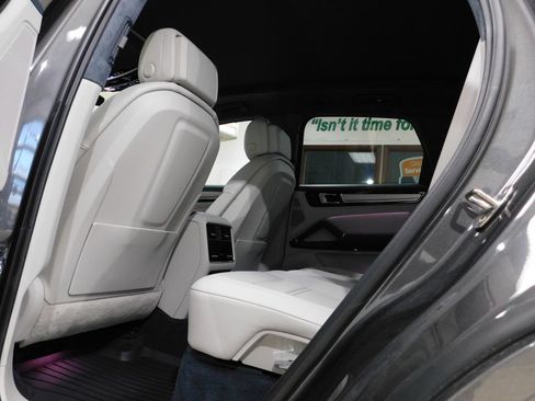 Used 2021 Porsche Cayenne GTS AWD/4WD image 56