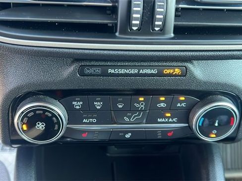 Certified 2022 Ford Escape SE w/ Cold Weather Package image 25