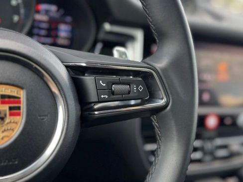 Certified 2025 Porsche Macan AWD/4WD image 22