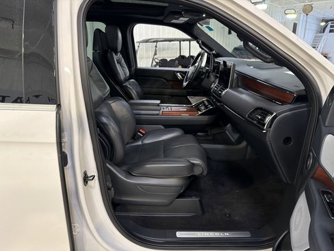 Used 2023 Lincoln Navigator Reserve image 15
