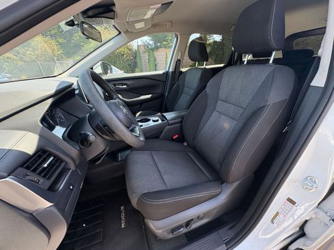 Used 2024 Nissan Rogue SV AWD/4WD image 38