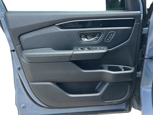 Used 2025 Honda Pilot Touring image 11
