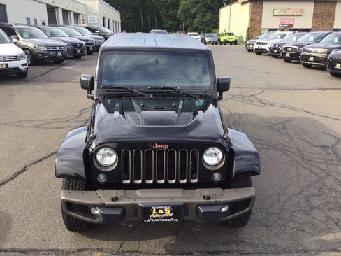 Used 2016 Jeep Wrangler Unlimited Sahara AWD/4WD image 5