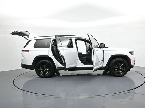 Used 2023 Jeep Grand Cherokee L Laredo AWD/4WD image 32