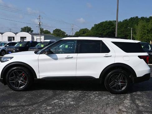 Certified 2025 Ford Explorer ST AWD/4WD image 4