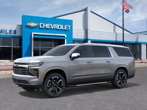 New 2026 Chevrolet Suburban Premier image 2