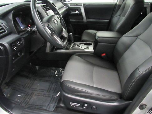 Used 2020 Toyota 4Runner SR5 Premium AWD/4WD image 10