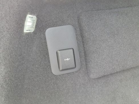 Used 2026 Land Rover Range Rover Evoque Dynamic SE image 14