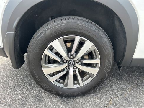 Used 2025 Nissan Pathfinder SL AWD/4WD image 33