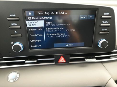 Used 2025 Hyundai Elantra Sport FWD image 17