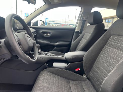 Used 2023 Honda HR-V LX image 9