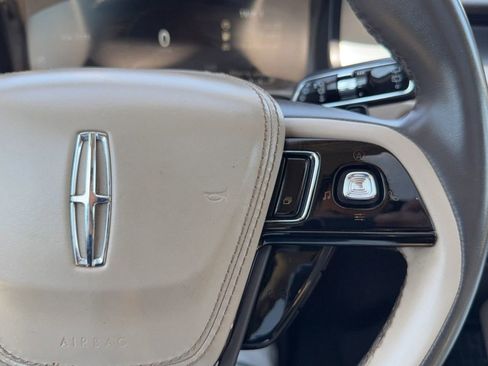 Used 2022 Lincoln Aviator 2WD w/ Premium Package image 18