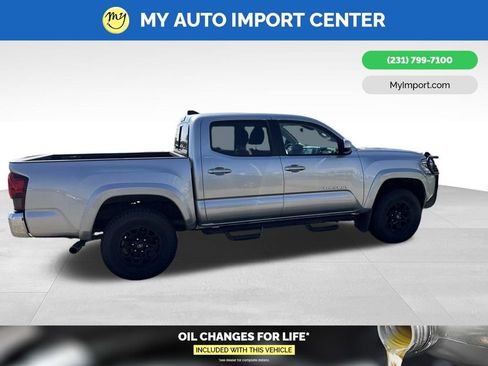 Used 2022 Toyota Tacoma SR5 AWD/4WD image 8