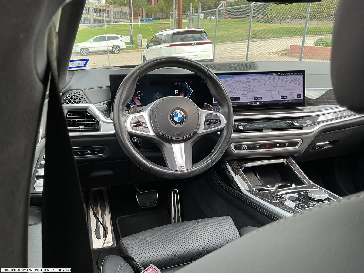 Used 2024 BMW X7 xDrive40i w/ M Sport Package AWD/4WD image 13