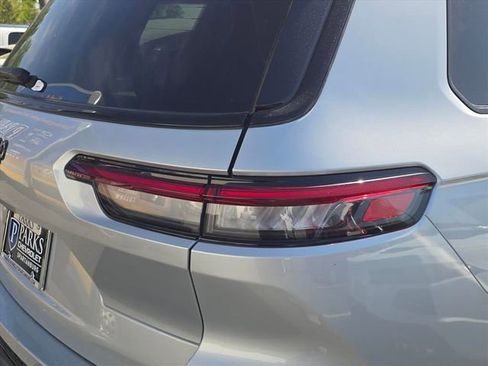 Used 2024 Jeep Grand Cherokee L Laredo image 35