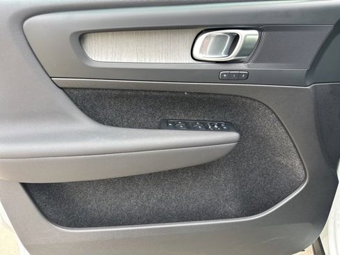 Certified 2025 Volvo XC40 B5 Core image 14
