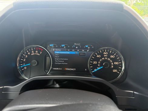 Used 2015 Ford F150 Lariat w/ Equipment Group 502A Luxury AWD/4WD image 11
